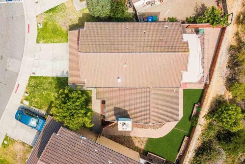 1408 Greenfield Cir, Pinole CA  94564-2136 exterior