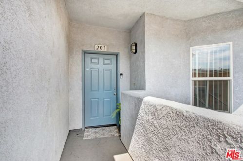 16744 Saticoy St, Van Nuys CA 91406-2129 exterior