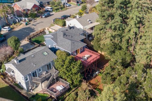 4216 Knoll Ave, Oakland CA  94619-3025 exterior