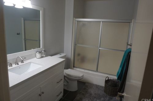 27067 Alabastro Dr, Santa Clarita CA  91354-2215 exterior