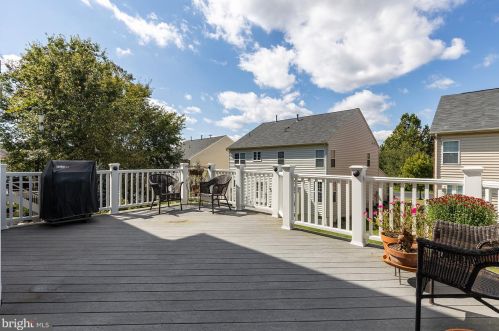 18345 Mid Ocean Pl, Leesburg VA 20176-7451 exterior