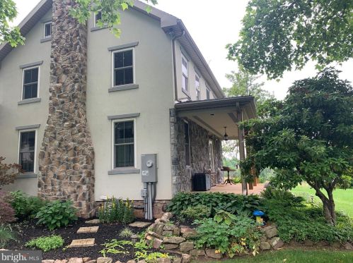 1390 Potato Valley Rd, Harrisburg, PA 17112-9632