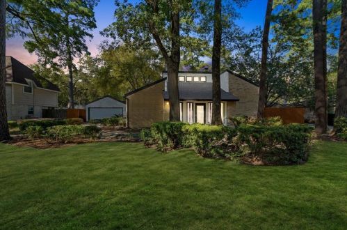 2211 Hickory Creek Dr, Humble, TX 77339-3140
