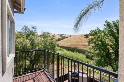 670 Esplanade Ln, San Jose CA 95138-1327 exterior