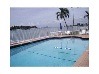 940 Bay Dr, Miami FL  33141-5617 exterior