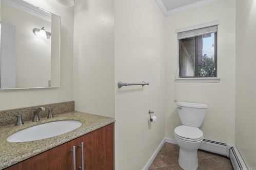 6 Mayer Dr, Airmont NY  10901-3807 exterior