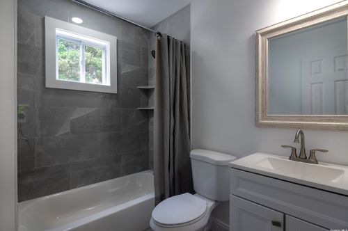 18 Raynor Rd, Panamoka NY  11961-1904 exterior