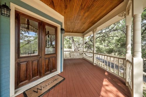 533 Country Club Dr, Halsted TX  78945-5716 exterior