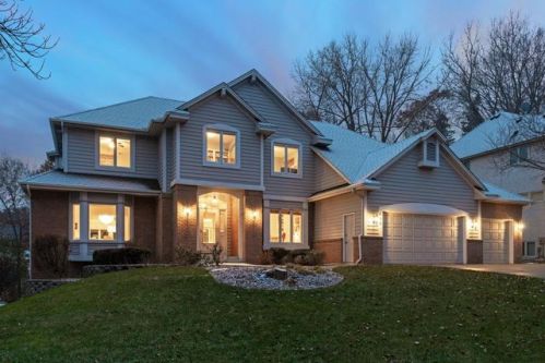 646 Evans Ct, Saint Paul, MN 55126-2315