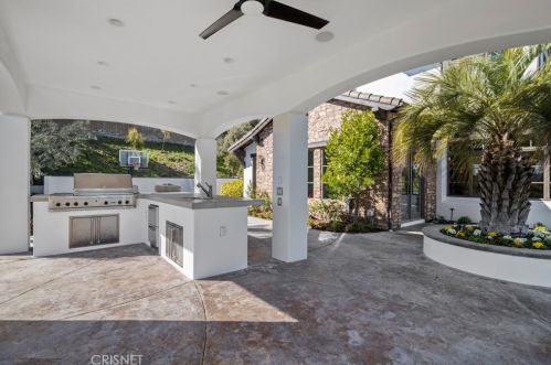 25682 Oak Meadow Dr, Santa Clarita CA  91381-0762 exterior