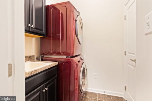 7542 Brunson Cir, Gainesville VA  20155 exterior