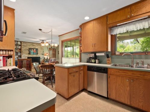 5807 Bullard Dr, Austin TX 78757-4400 exterior