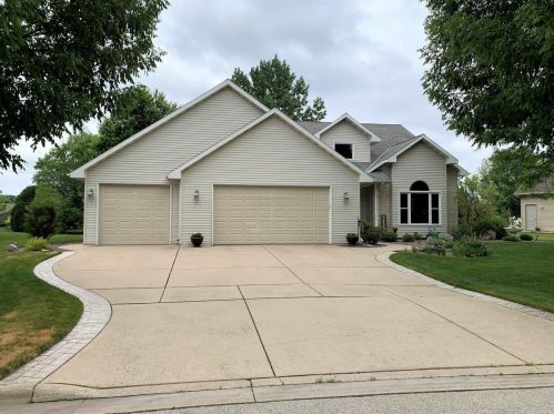 3273 Eastway Dr, Green Bay, WI 54311-7691