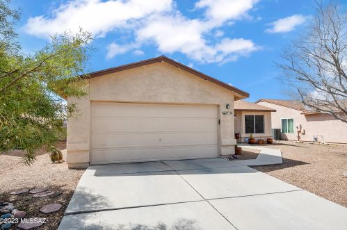 8758 Squaw Peak Dr, Tucson, AZ 85730-5704