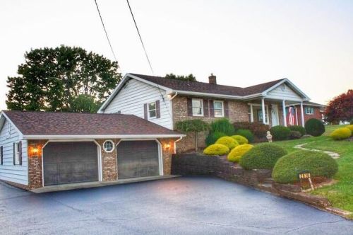 2616 Ridgewood Ct, New Castle, PA 16101-5555