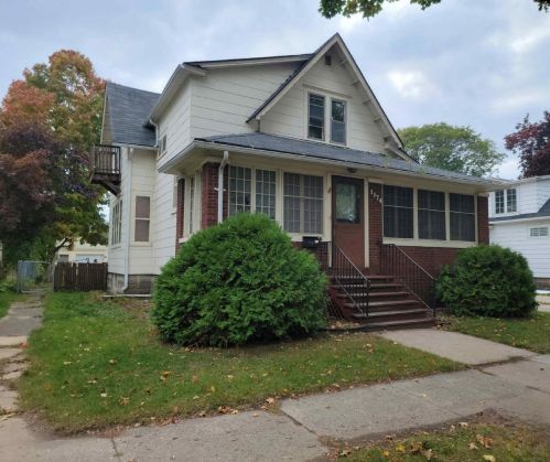 1174 Cherry St, Green Bay, WI 54301-4740