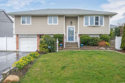 151 Ketridge St, Babylon, NY 11704-7923