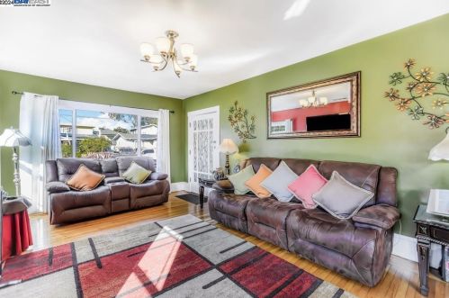 2708 Humboldt Ave, Oakland CA  94602-3635 exterior