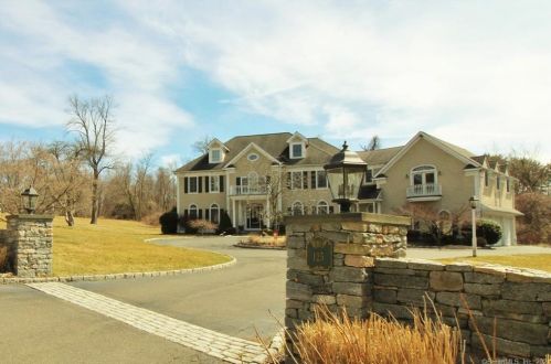 125 Skunk Ln, Wilton, CT 06897-2723