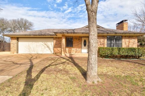 1302 Spanish Flower Dr, Granbury, TX 76048-2768