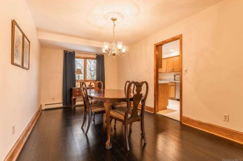 4 Brunswick Dr, Elwood NY  11731-5405 exterior