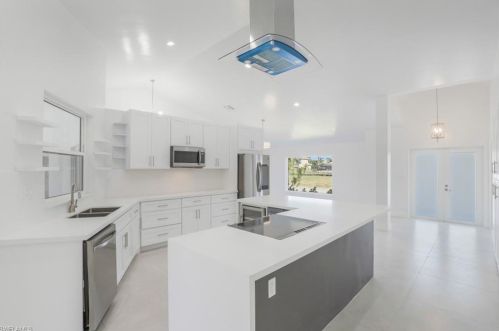 160 Post Ct, Marco Island, FL 34145-3543