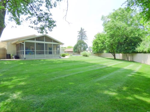 17911 Williamsburg Dr, Granger IN  46530-9252 exterior