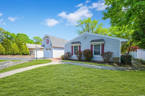 3 Bowman Ln, San Remo, NY 11754-2006