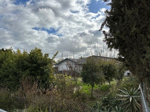 1004 Shasta St, Avenal, CA 93204-2015