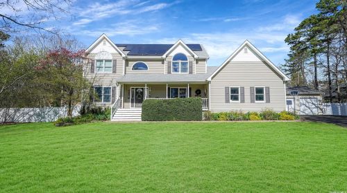 24 Heritage Ln, Miller Place, NY 11764-3316