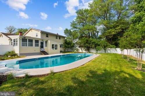 1281 Roush Rd, Hummelstown, PA 17036-9622