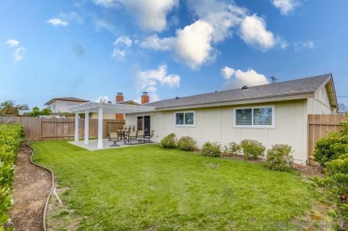 6738 Dennison St, San Diego CA 92122-2431 exterior