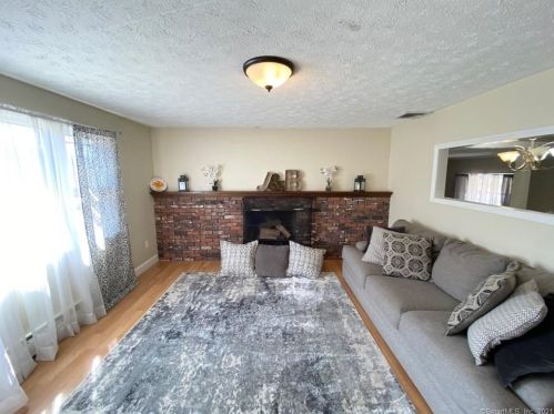 195 Perkins St, Bristol, CT 06010-2989