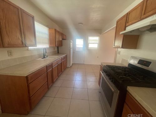 1372 Jenner St, Lancaster, CA 93534-2121