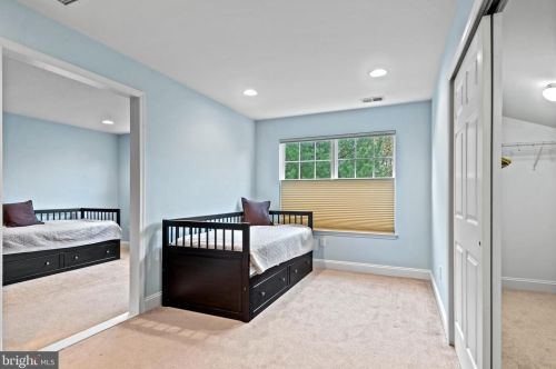 5 Brighton Pl, Swedesboro NJ  08085-5060 exterior