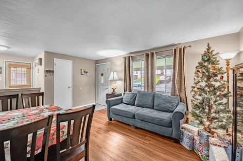 3225 Jeffrey Dr, Mckeesport, PA 15133-2203