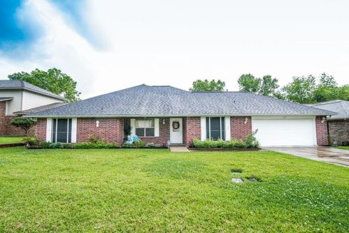 1107 Lakeside Dr, Huntsville, TX 77320-8040