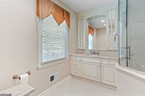 29 Maple Village Ct, Bernardsville NJ  07924-2509 exterior