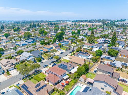 19406 Pricetown Ave, Long Beach CA  90746-2680 exterior