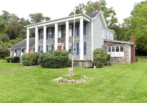 132 Bennington Rd, Hopwood, PA 15445-2209