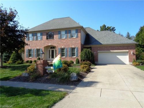 1094 Arrowhead Dr, Vermilion, OH 44089-3325