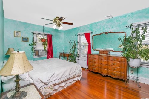 15 16th St, New Hyde Park NY  11040-4914 exterior
