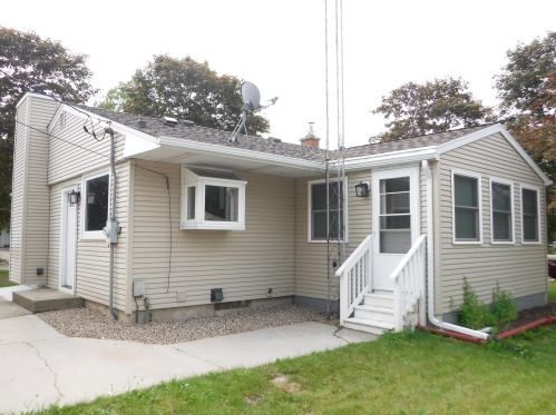 1750 Lilac Dr, Manitowoc WI  54220-6728 exterior