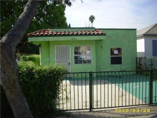 2704 Madison St, Long Beach, CA 90810-1528