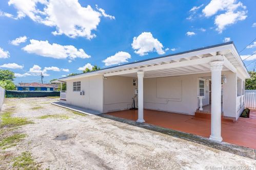 2259 5th Ave, Hialeah FL  33010-2104 exterior