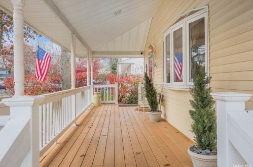 361 Carnegie Blvd, Holbrook, NY 11741-3447