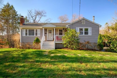 43 Huckleberry Hill Rd, Brookfield Center, CT 06804-2210