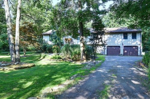 92 Straitsville Rd, Waterbury, CT 06712-1527