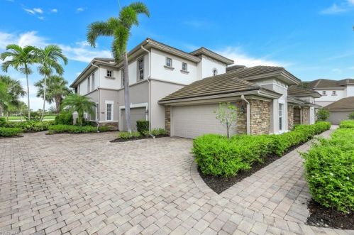 8731 Coastline Ct, Naples, FL 34120-4532