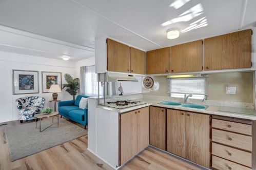 66 Hummingbird Ln, Oceanside CA  92057-6450 exterior